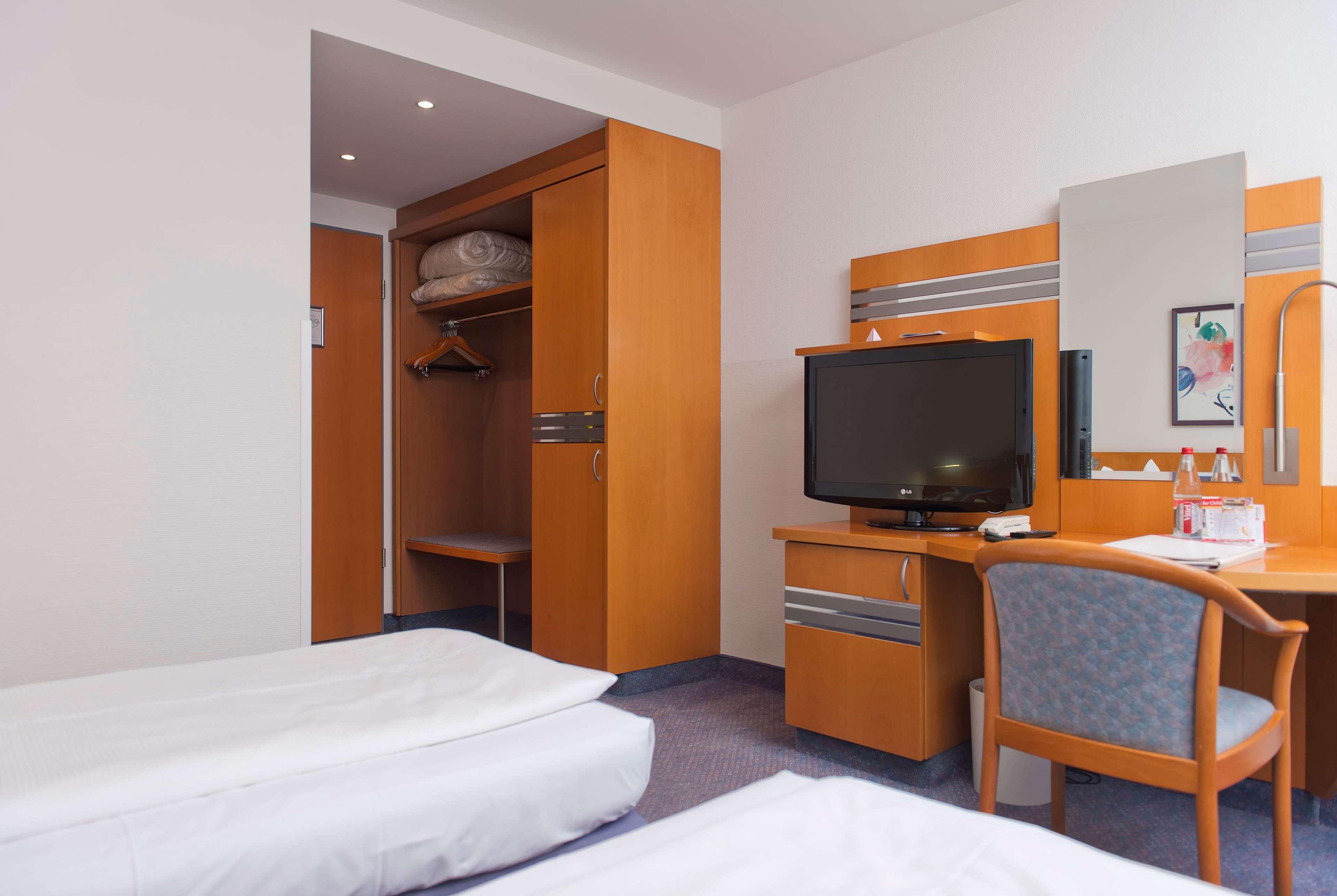 Hotel Ramada By Wyndham Dresde Exterior foto